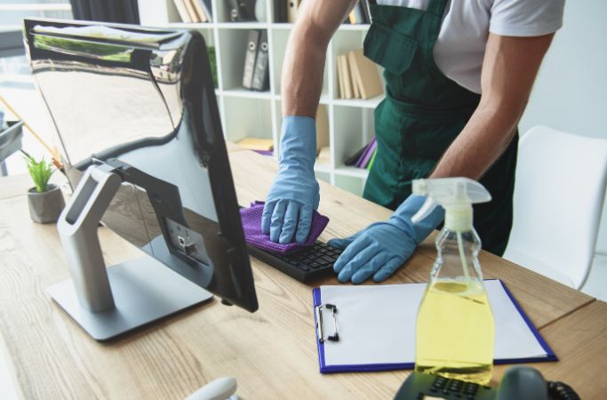 Eco-friendly commercial cleaning service in a professional workspace, enhancing cleanliness and productivity.