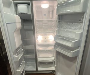 Skilled Honeycomb cleaner efficiently organizing and cleaning a living space in Santa Clarita, providing peace of mind to homeowners